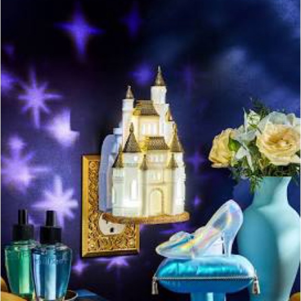 RARE! GORGEOUS DISNEY CINDERELLA GLASS SLIPPER ON A PILLOW PLUG IN Iridescent … - Picture 4 of 6